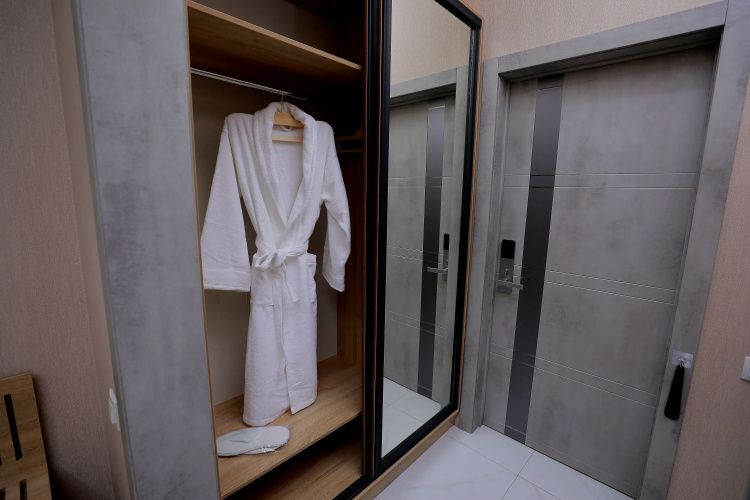 Shah Polan Hotel