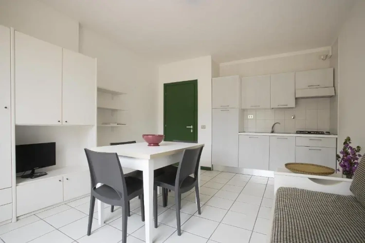 2 Bedrooms Apartment