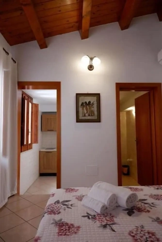 Classic Quadruple room with courtyard view
