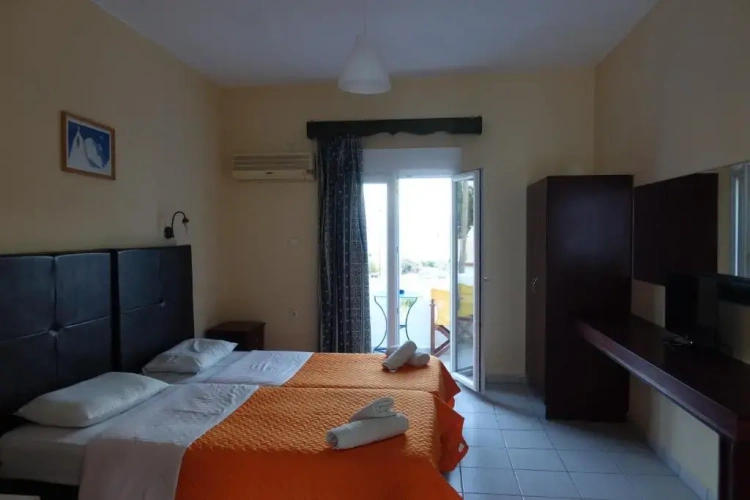 Studio with balcony and with sea view