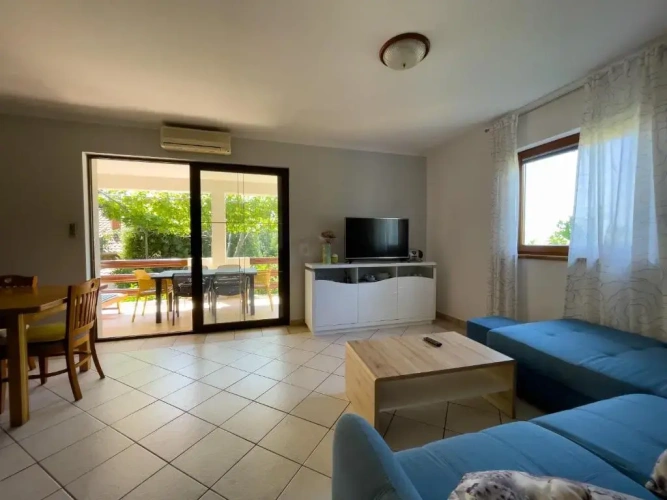 2 Bedrooms Apartment with partial sea view