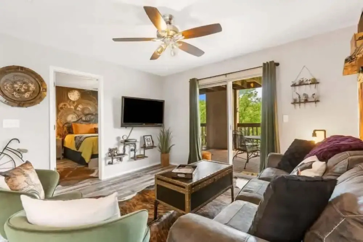 Time Traveler Suite - Private Balcony