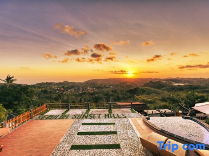 Sebuluh Sunset Hill