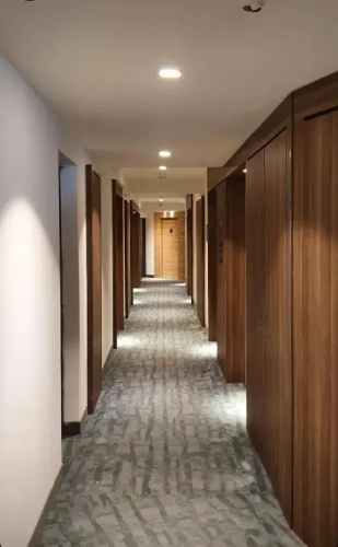 Select Woodside Residence & Spa