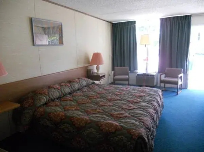 Colonial Mountain Inn