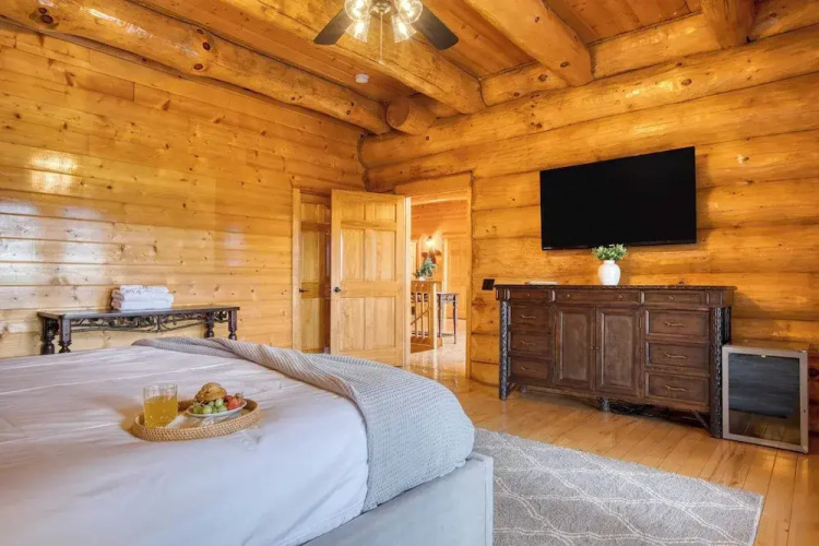 Luxury Cabin w Panoramic Views Firepit Game Room Pinnacle Chalet
