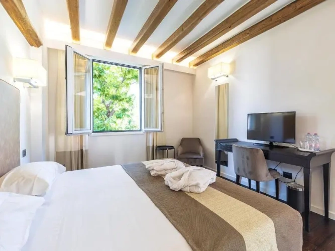 Deluxe Double room with balcony