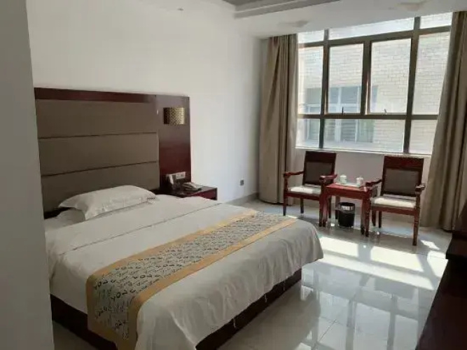 Jinyuan Business Hotel (Danzhou Bus Station)