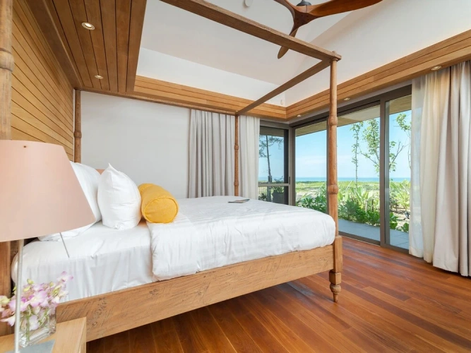5 Bedrooms Villa