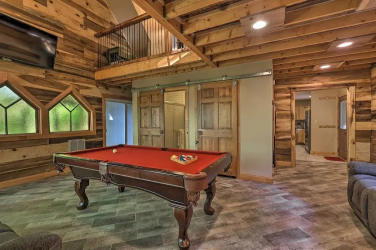 2 Mi to Beech Mtn Resort: Cabin w/ Deck & Grill!