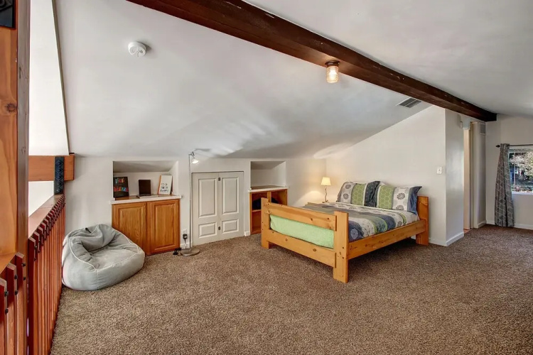Baring Bend Lodge - Three Bedroom Cabin with Hot Tub