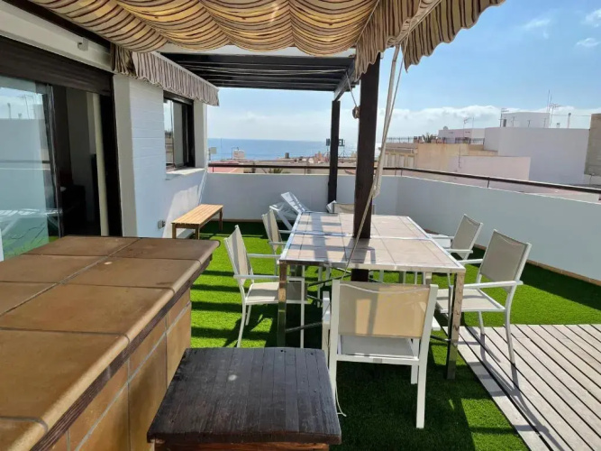 Ático con jacuzzi a 100 metros de la playa