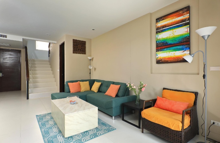 Executive Suite with pool view