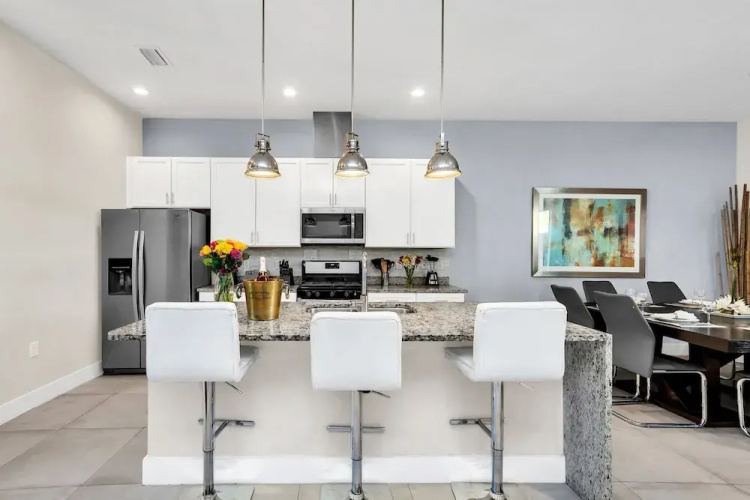5 BR 6 BA Villa