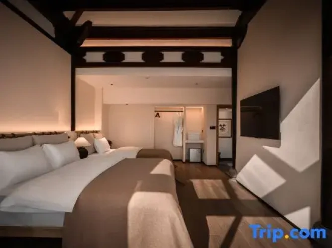 Deluxe Twin Family room with balcony