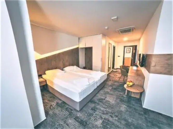 Orange Hotel
