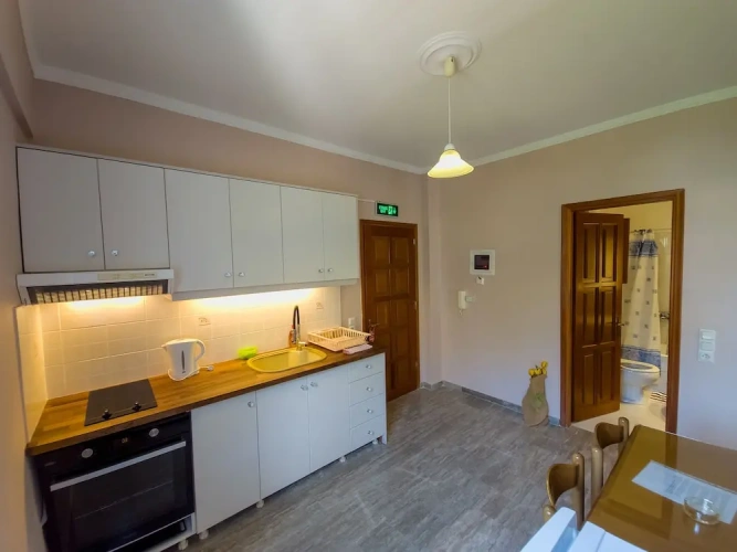 1 Bedroom Classic Suite with balcony and with partial ocean view