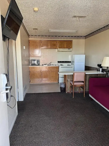 Hallmark Inn and Suites
