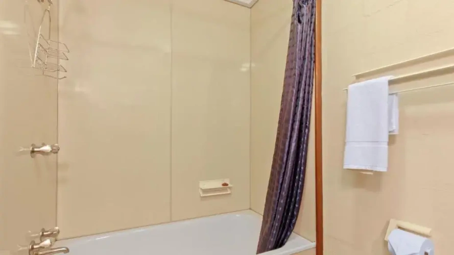 3 Bedrooms Apartment