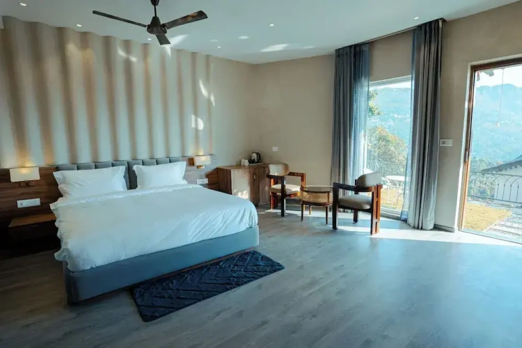 Luxury Double Suite with balcony and with mountain view