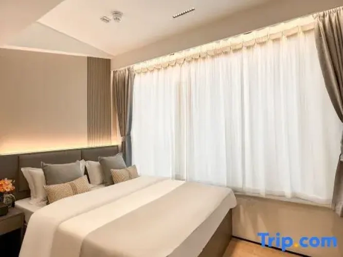 Standard Triple Family room with city view
