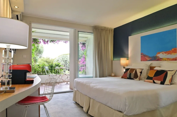 Classic Triple room with balcony and with park view