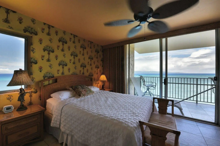 Hololani Resort