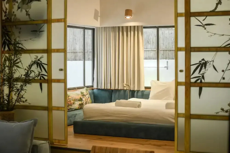 Charming 2BR Apt w a Breathtaking Patio
