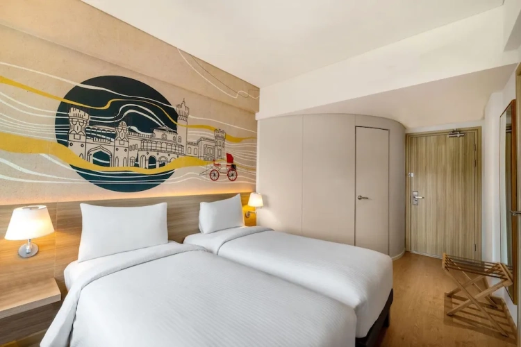 Deluxe Twin room with city view