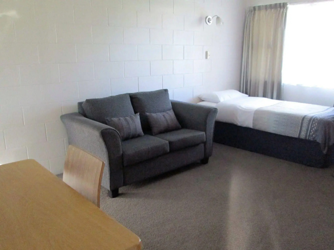 Colonial Motel