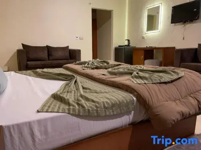 Verssailles Pyramids Hotel