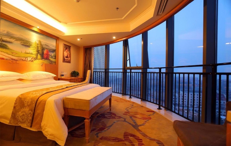 Standard Double room with city view