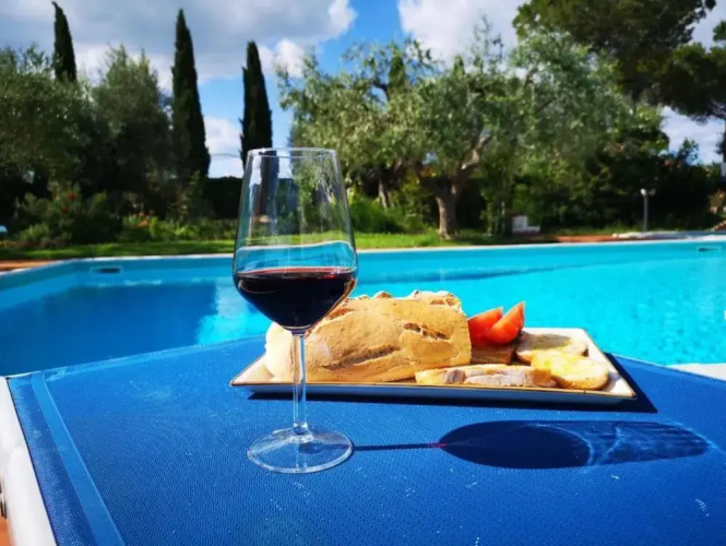 Poppy apt with shared pool