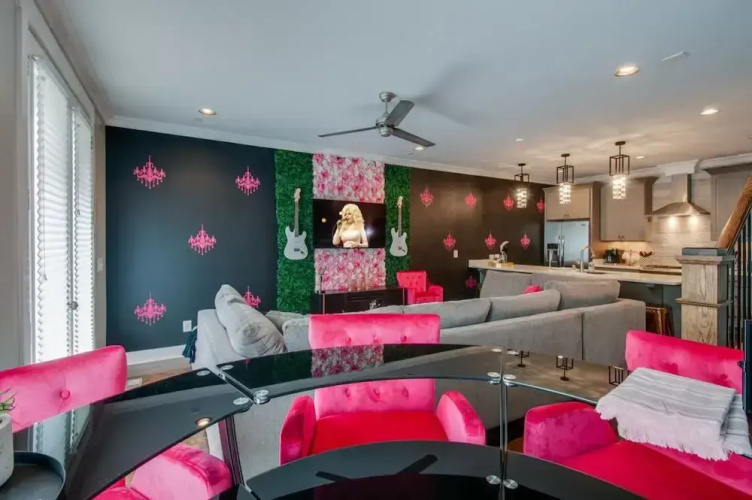 Close to the Gulch - Book Today