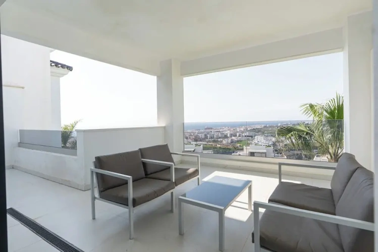 2 Bedrooms Family Apartment with sea view