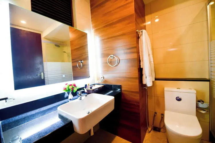 Oasis Riverside Hotel