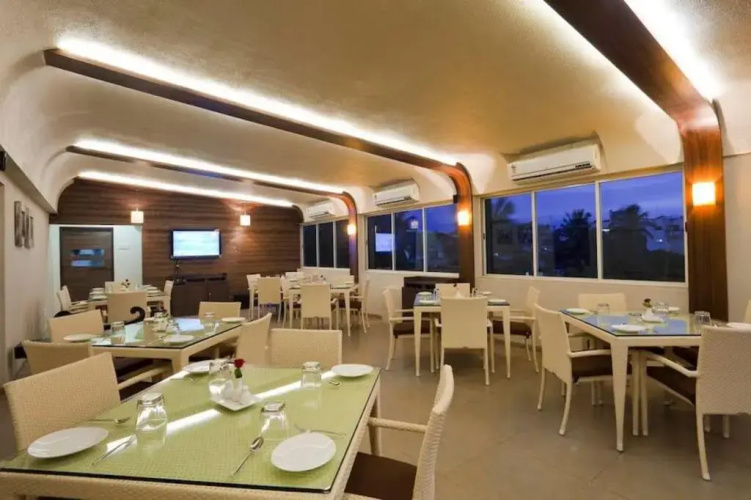 Skylark Business Hotel