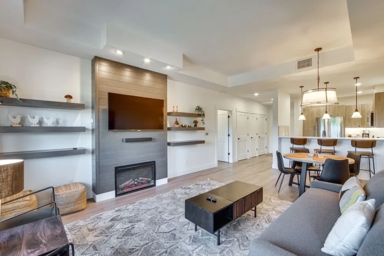 2 Bedrooms Apartment