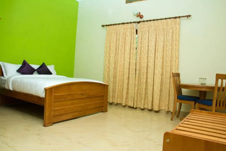 Munnar Crown Hotel