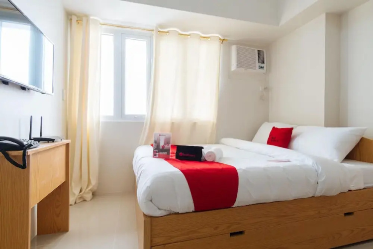 RedDoorz Plus @ Silk Residences Sta. Mesa