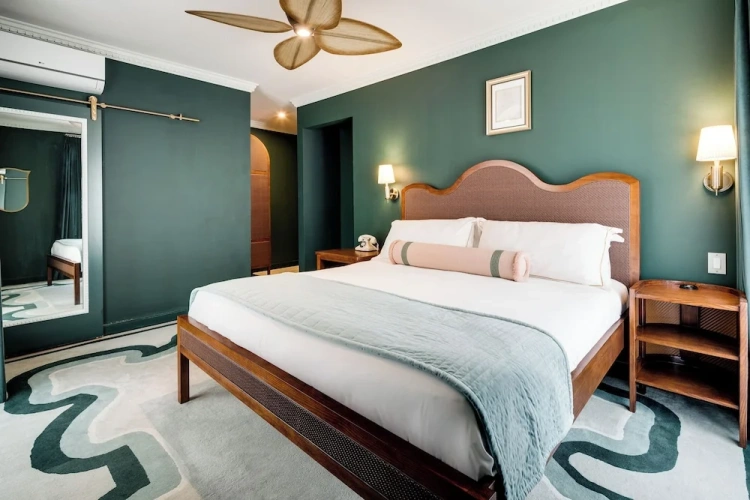 Superior Double room with balcony and with city view