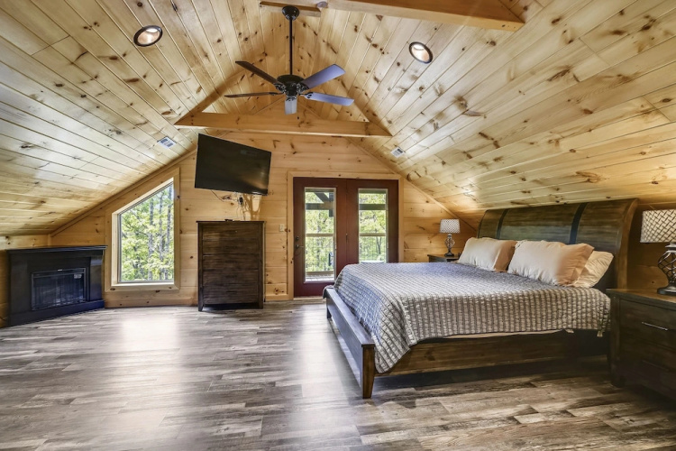 All Decked Out 4 Bedroom Cabin by RedAwning