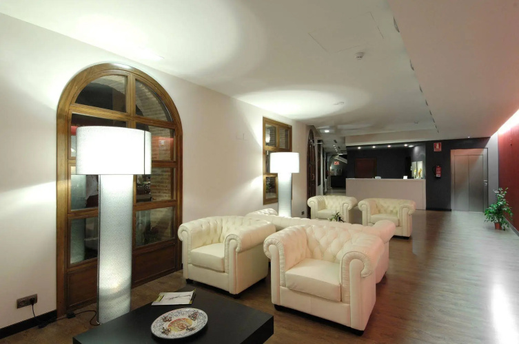 Hotel Cienbalcones