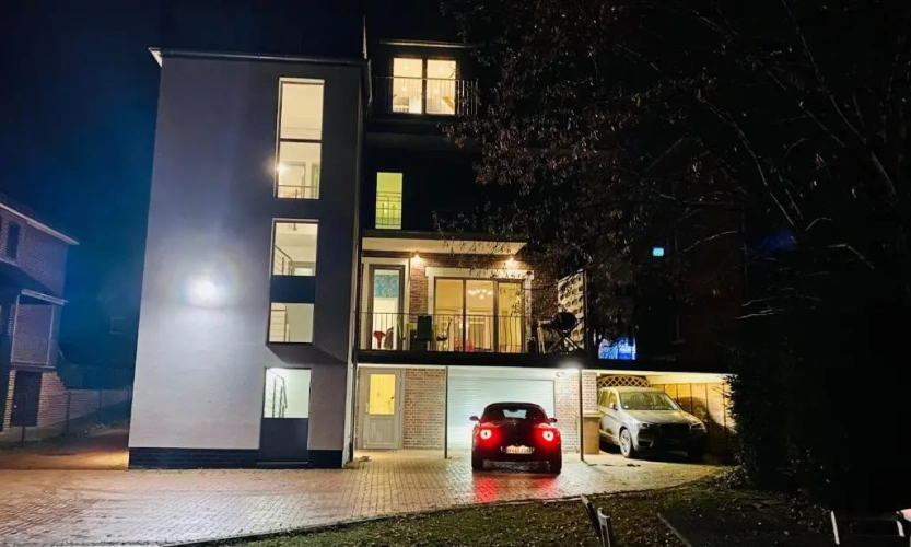 3 Bedrooms Apartment