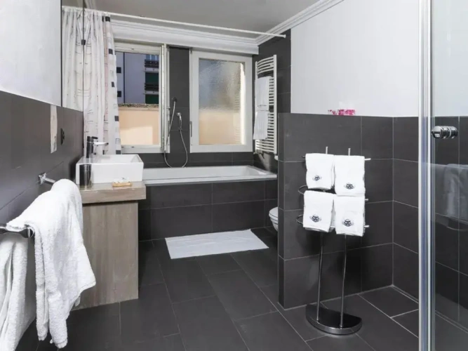 3 Bedrooms Apartment