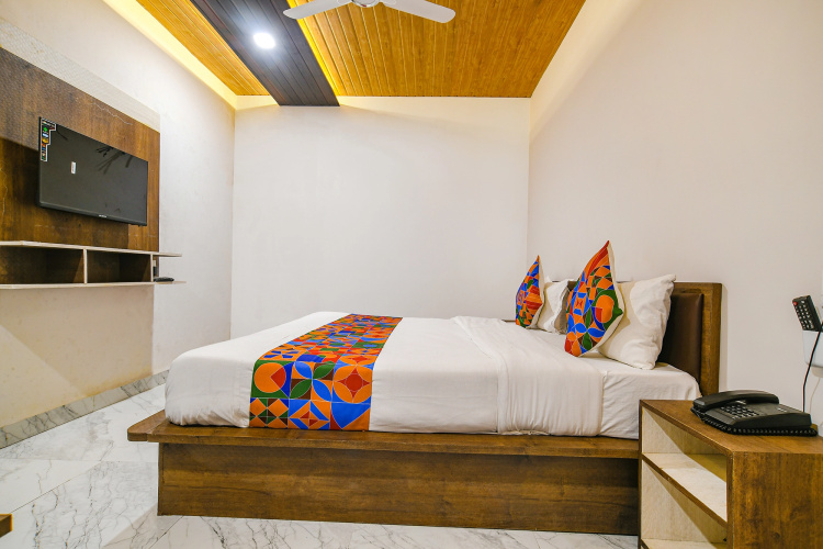 Fabhotel Celebrate Inn