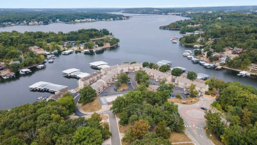 Indian Pointe Lake View Pets!