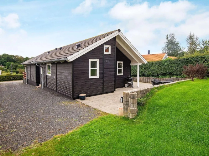 Bright Family Cottage by Kelstrup Beach