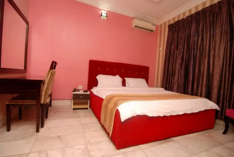 Emirates International Hotel & Suites