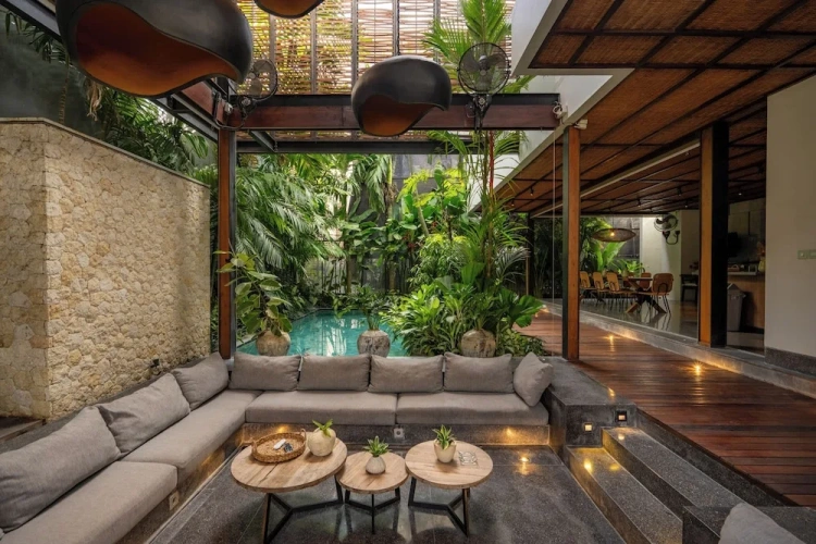 5 Bedrooms Luxury Villa with garden view
